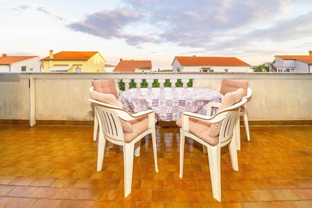 Apartments Jurina 2 Крк Екстер'єр фото